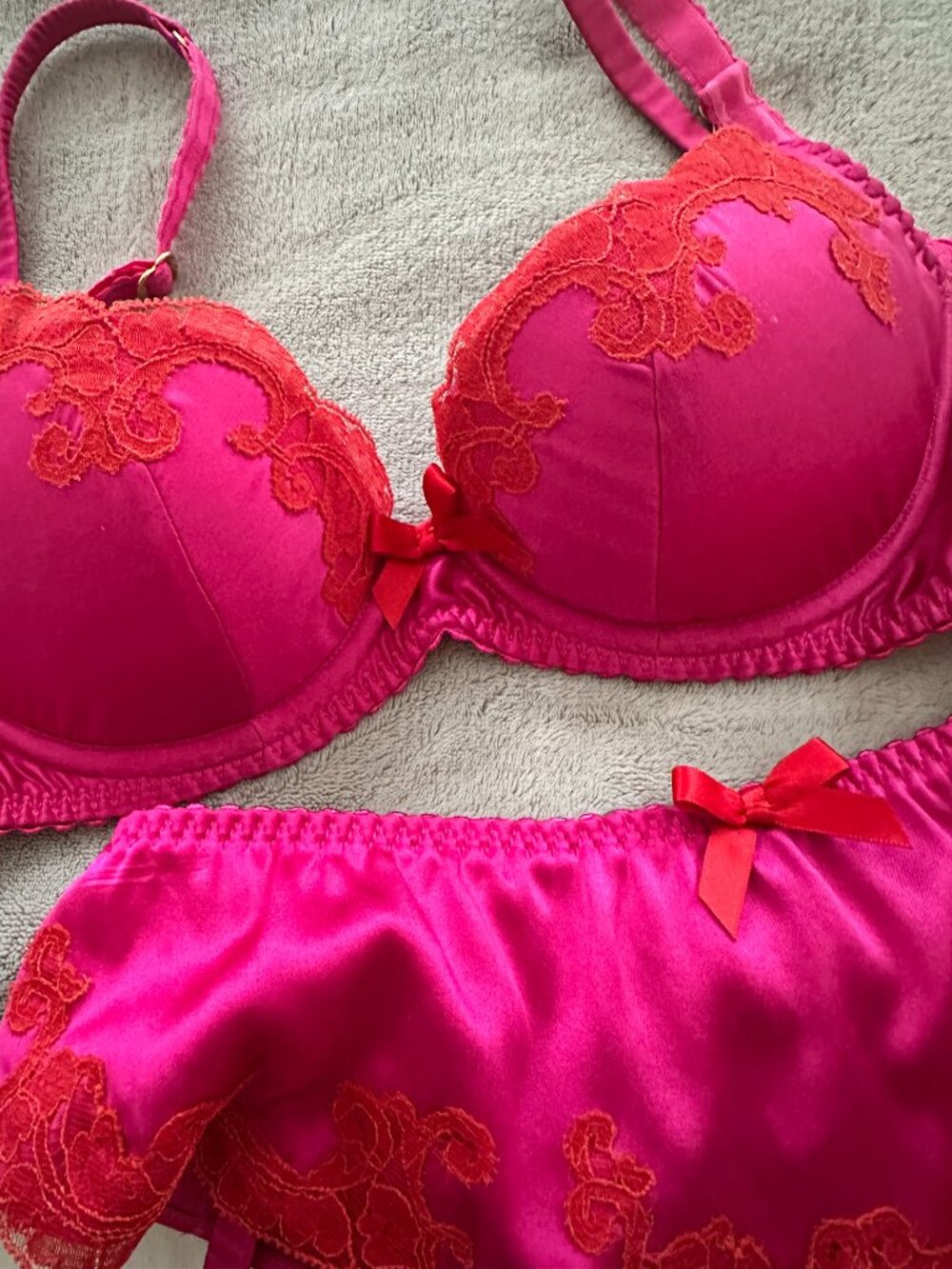 Agent Provocateur Molly Plunge Bra + Suspender in Red and Pink Silk - NWOT - Picture 4 of 10